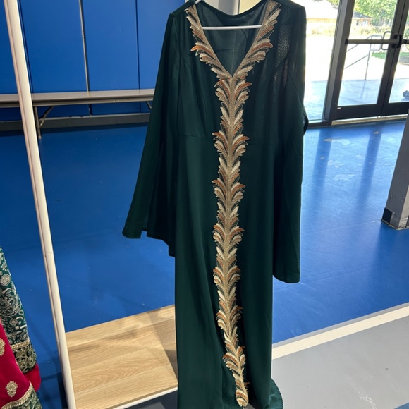 Long Dress - Picture 2 of 8